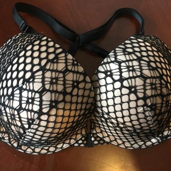 SOLD! BNWOT Victorias Secret Very Sexy Push Up Bra - Picture 1 of 4